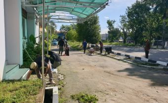 Jumat Sehat, Bawaslu Provinsi Gorontalo Lakukan Giat Kerja Bakti