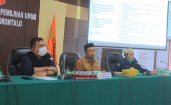 Ketua Bawaslu Provinsi Gorontalo J. Umar Membuka Kegiatan Rapat Koordinasi Pembahasan Program Divisi Penyelesaian Sengketa Pemilu dan Pemilihan