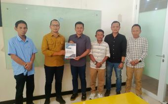 Moh. Fadjri Arsyad Dampingi Penyampaian Laporan Akhir Kehumasan Bawaslu Gorontalo Utara