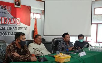 "Delapan Naskah Riset Bawaslu Kembali Dibedah Bersama Konsultanâ€