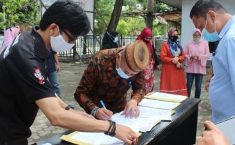 Penandatanganan Berita Acara Penyerahan Kendaraan Operasional Kepada Koorsek Bawaslu Kab/Kota