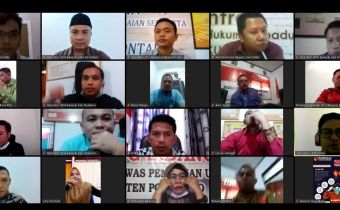 Kordiv Hukum, Humas dan Datin Bawaslu Provinsi Gorontalo Pimpin Bimtek JDIH lewat Media Daring.