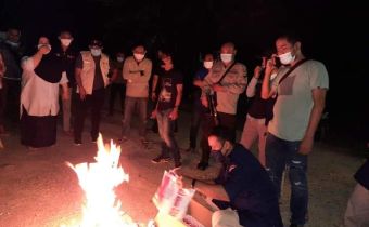 Hadiri Pemusnahan Surat Suara ini kata Idris.