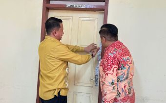 Nikson Entengo Segel Ruang Ujian Seleksi PPPK 2024