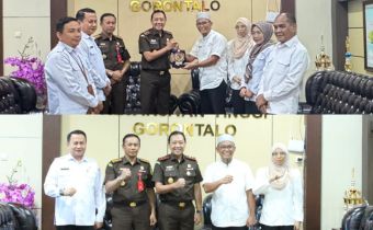 Bawaslu Provinsi Gorontalo Audiensi ke Kejati, Serahkan Penghargaan atas Kerja Sama Pemilu 2024