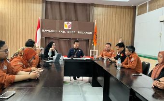 Tertibkan Arsip Pengawasan, Nikson Entengo Supervisi ke Bawaslu Bone Bolango