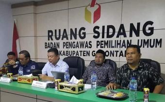 "GERAK CEPAT", BAWASLU PROVINSI GORONTALO BERI PEMBEKALAN SEKALIGUS RAPAT KERJA BERSAMA PANWASCAM KABUPATEN GORONTALO.