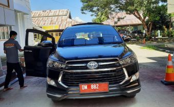 Penyemprotan Disinfektan di Bawaslu Provinsi Gorontalo rutin dilakukan.