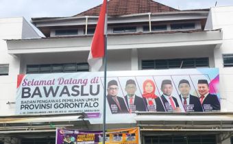 Bendera setengah tiang